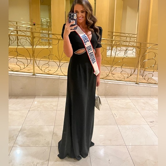 Black embellished MacDuggal gown - Picture 4 of 4